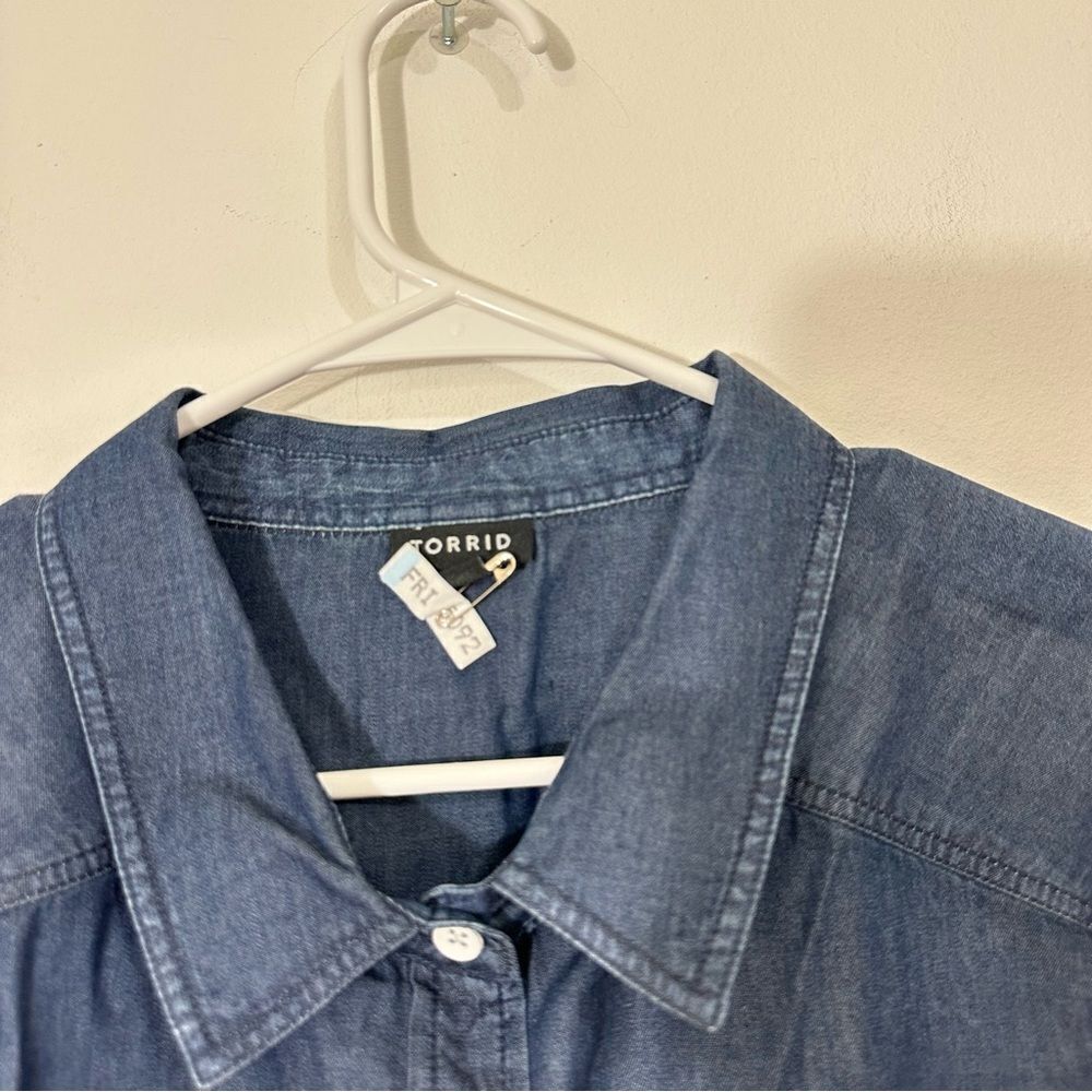 Torrid Starched/Waxed Chambray Button Front Women… - image 3